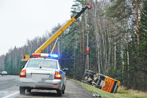 高速没油救援需要多少费用_高速公路没有油了救援_高速没油救援